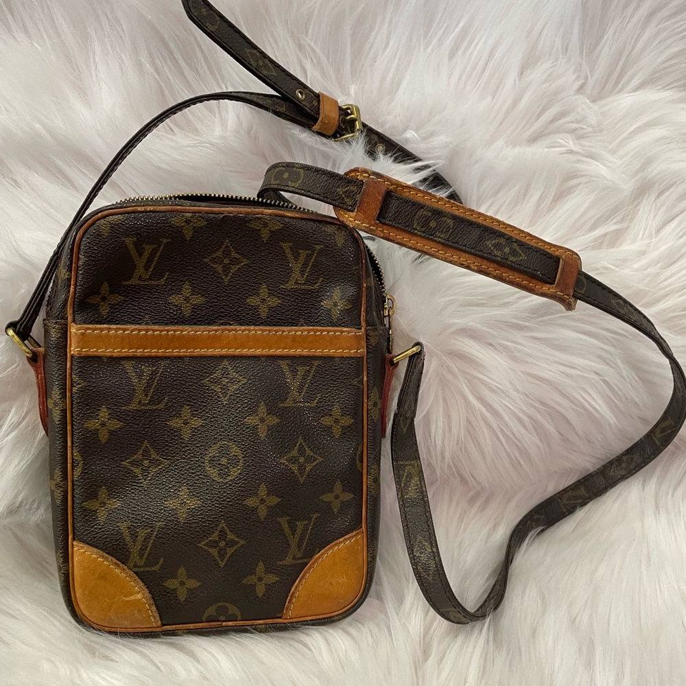 AUTHENTIC  Louis Vuitton Danube